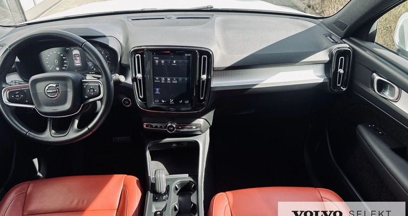 Volvo XC 40 cena 134900 przebieg: 66884, rok produkcji 2019 z Poznań małe 562